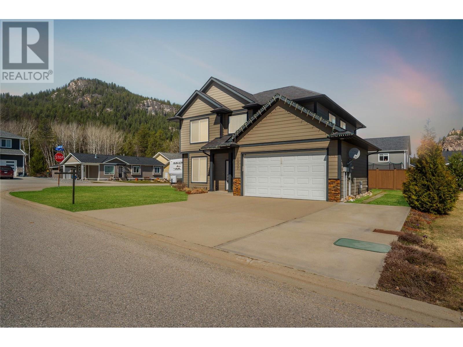 1537 ROSEWOOD Lane, Castlegar
