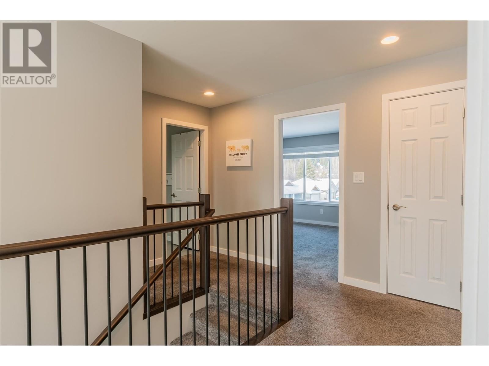 1537 ROSEWOOD Lane, Castlegar