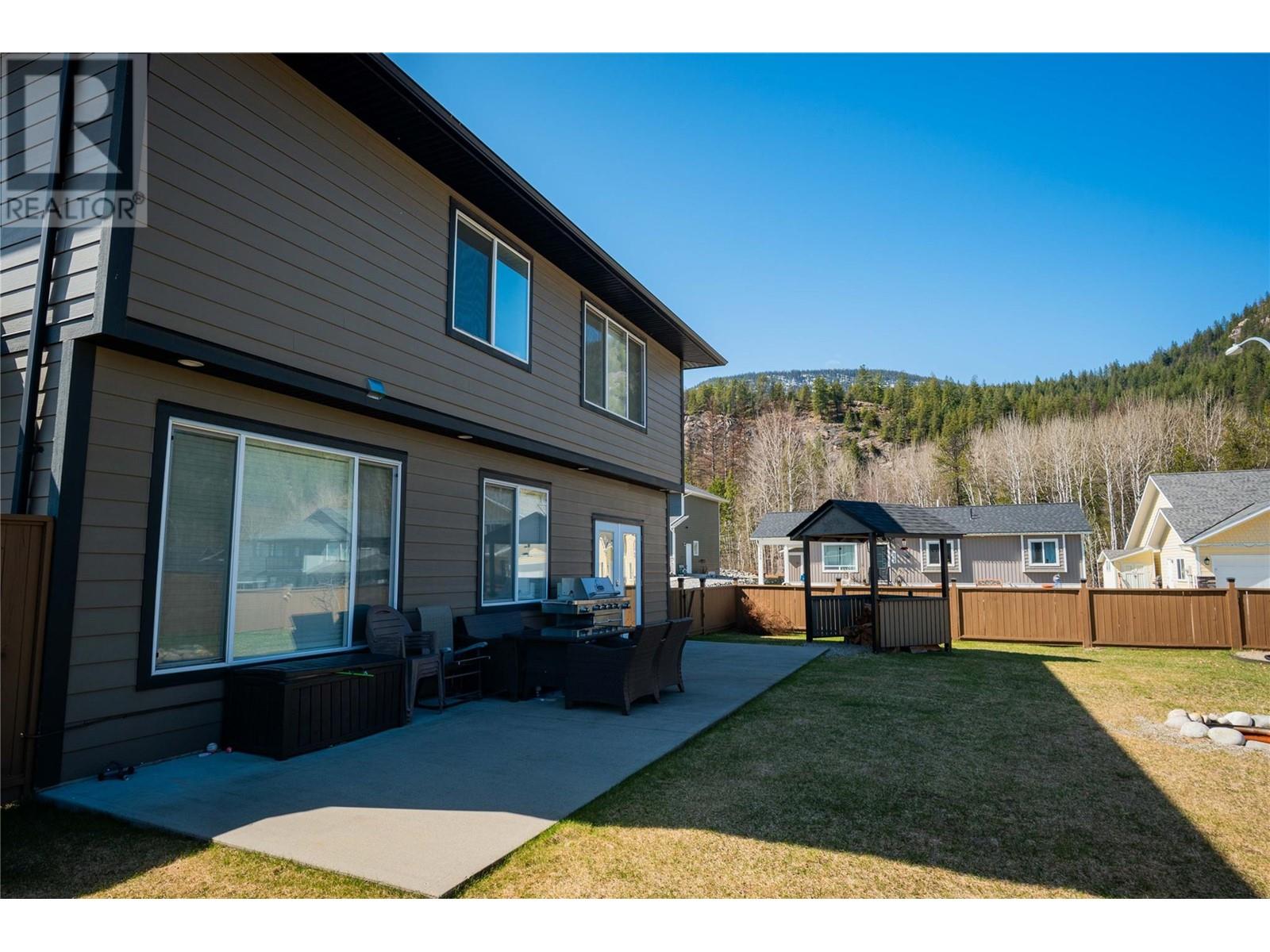1537 ROSEWOOD Lane, Castlegar