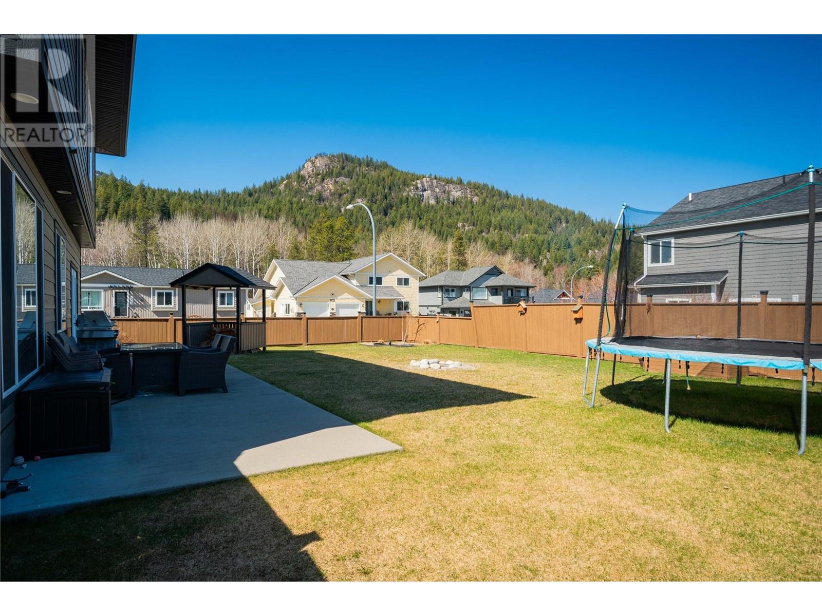 1537 ROSEWOOD Lane, Castlegar