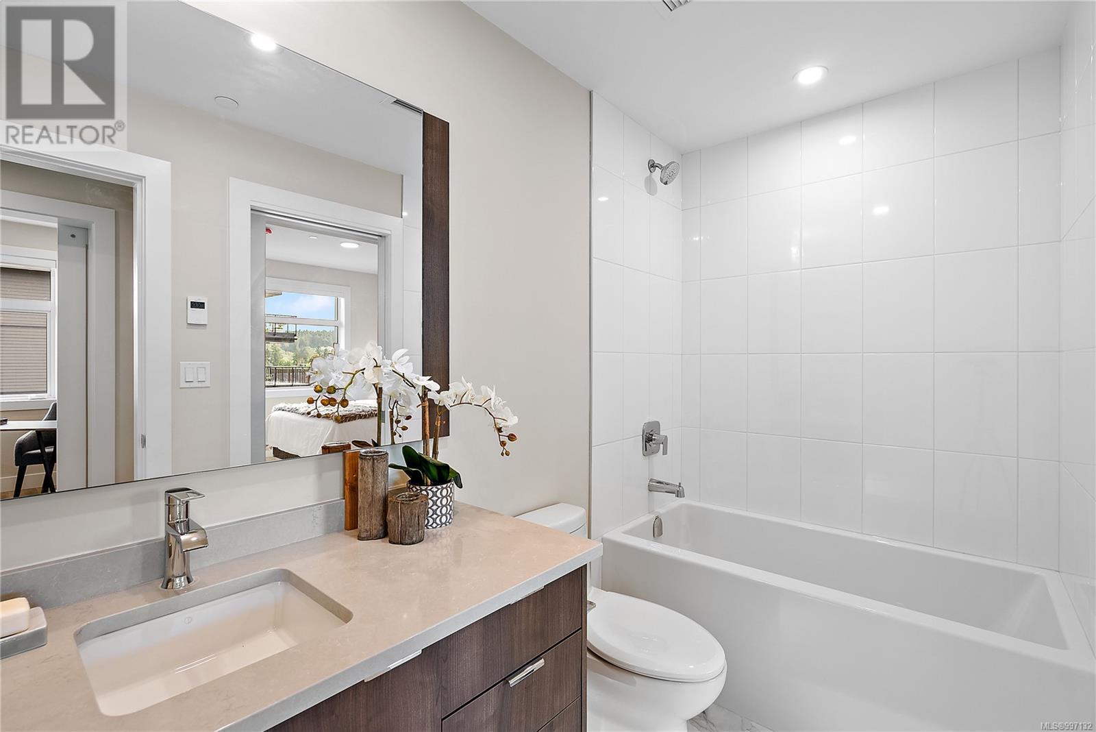 Photo 14 of 604 2520 Hackett Cres, Central Saanich BC