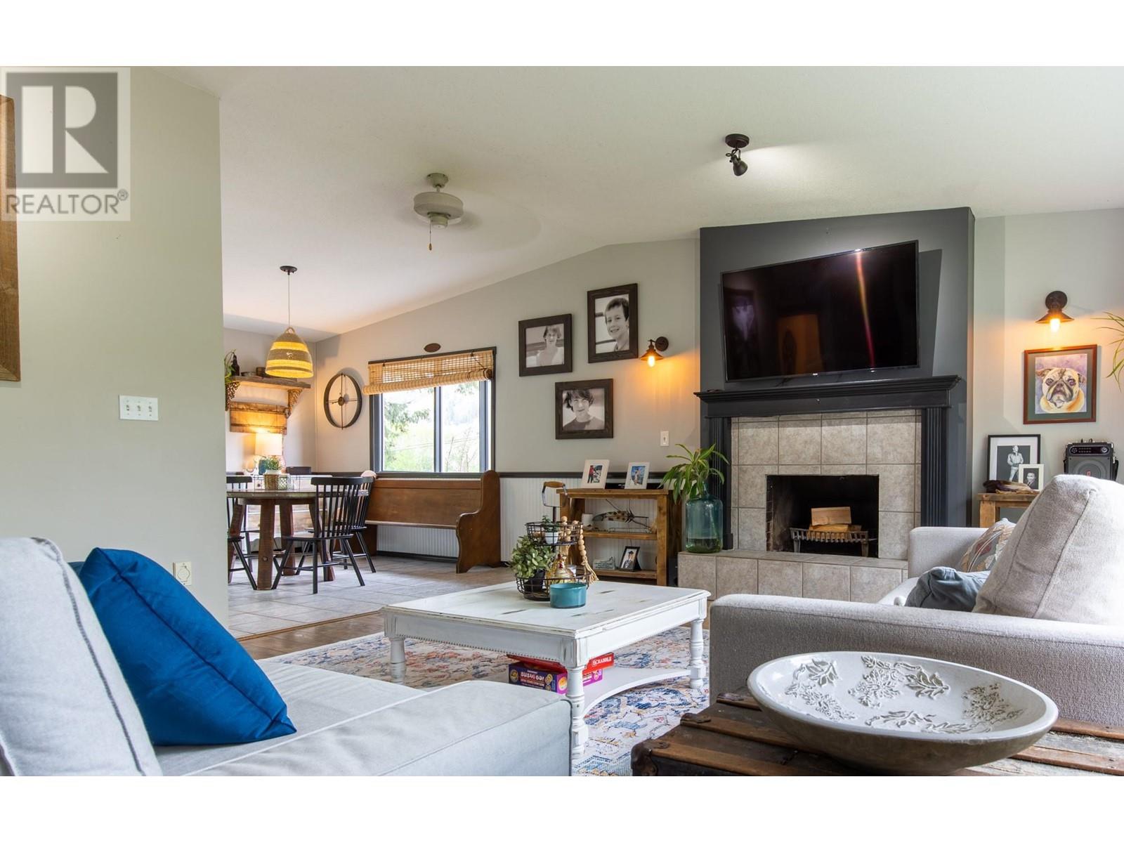 1216 Hwy 3A, Keremeos