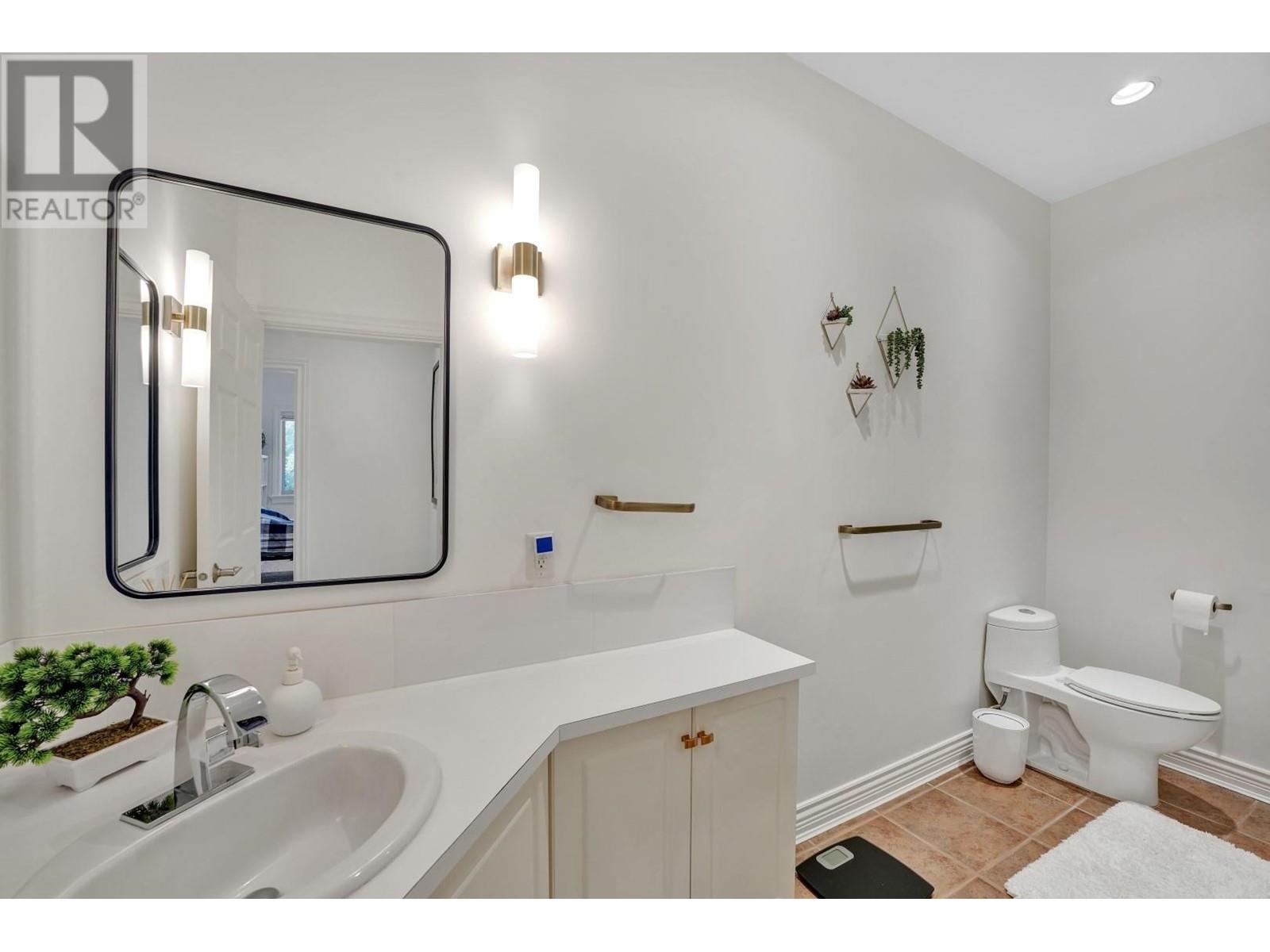 1321 HILLCREST ROAD, Bowen Island