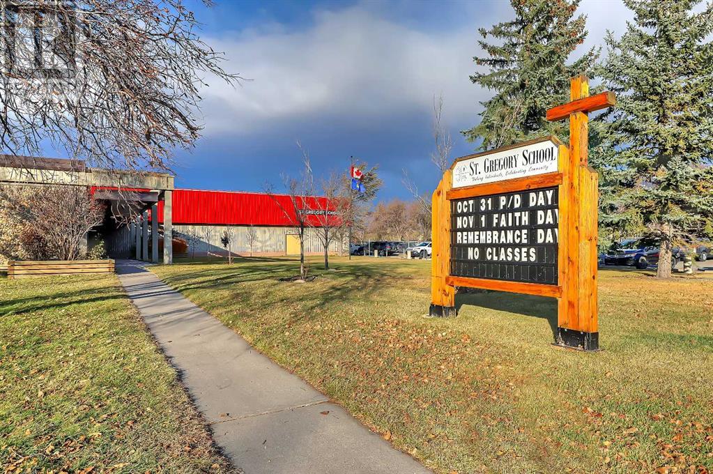 8, 3550 45 Street SW, Calgary, Alberta