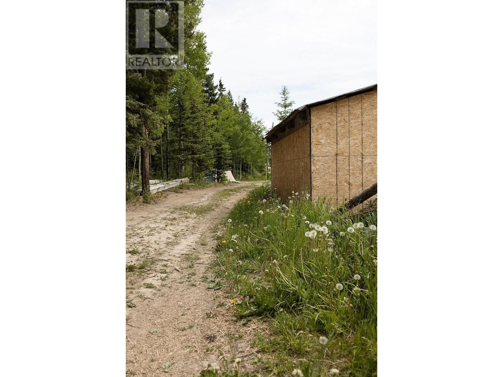565 OAK ROAD, Vanderhoof