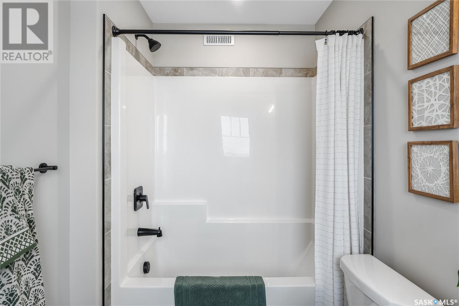 Photo 36 of 3052 Dumont Way, Regina SK