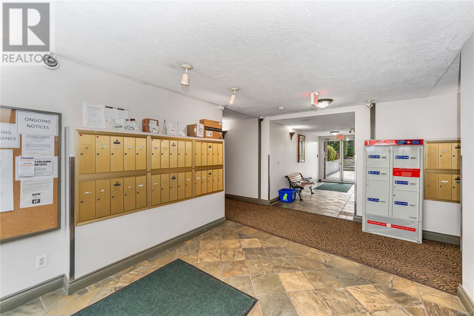 309 898 Vernon Avenue, Saanich