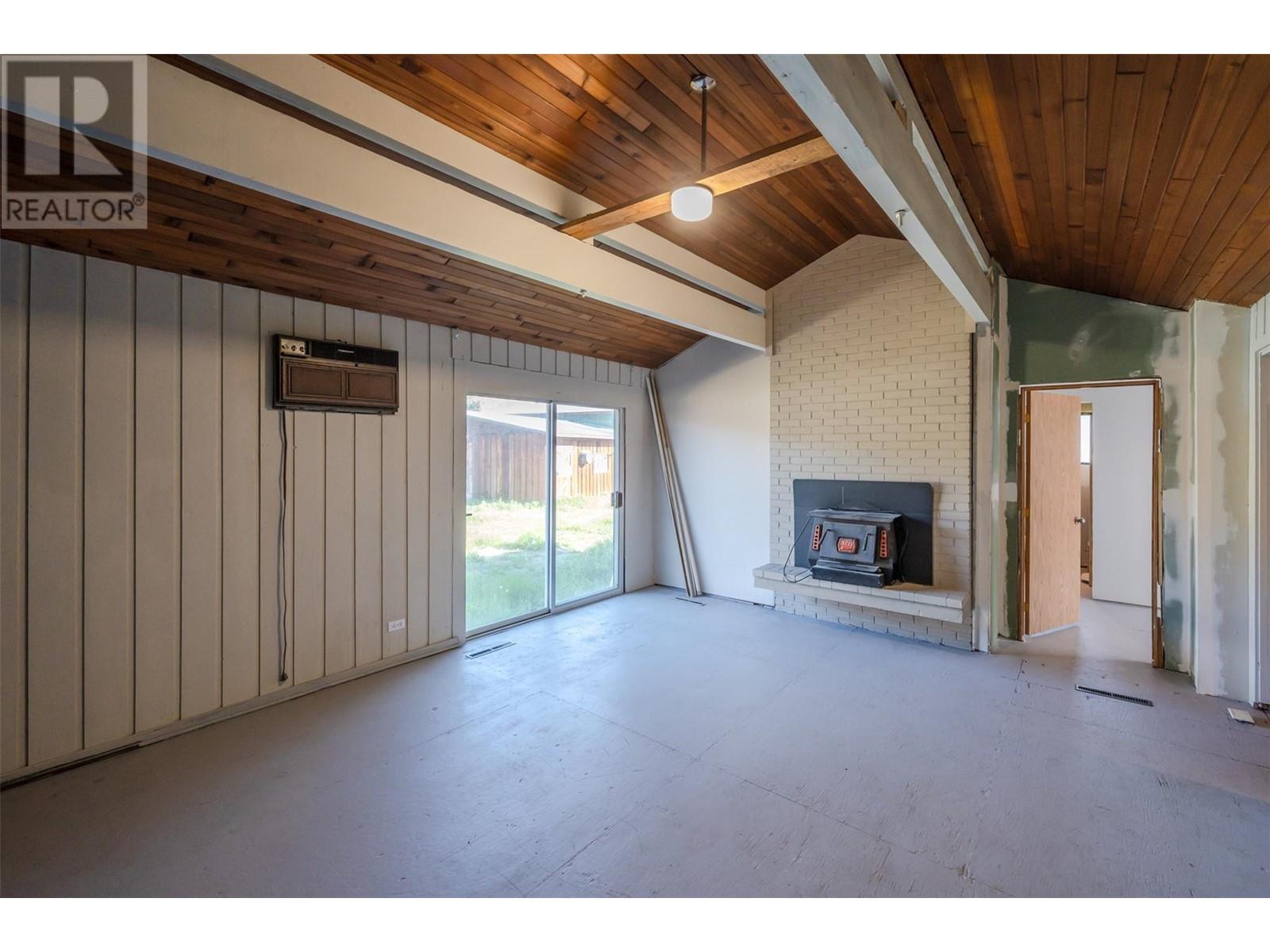  8134 River Road, Oliver