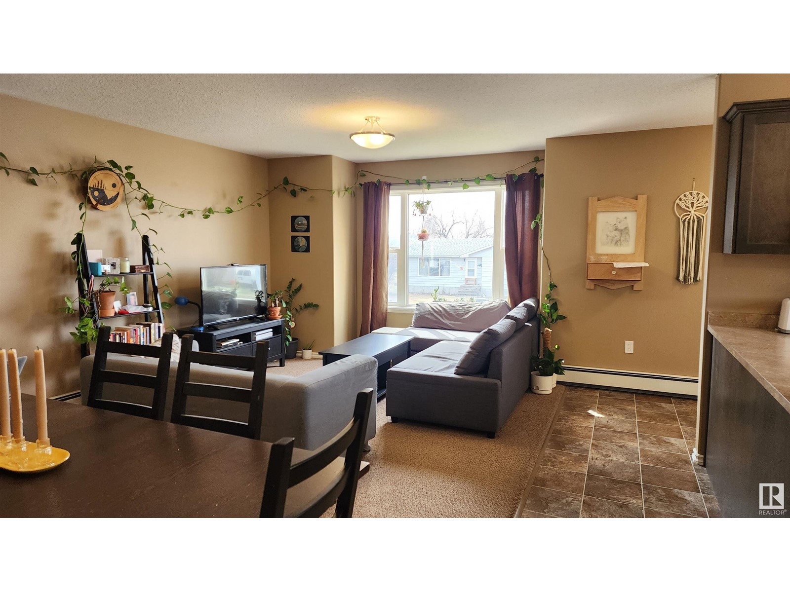 4910 51 AV - Photo 4 of 45, Elk Point, Alberta