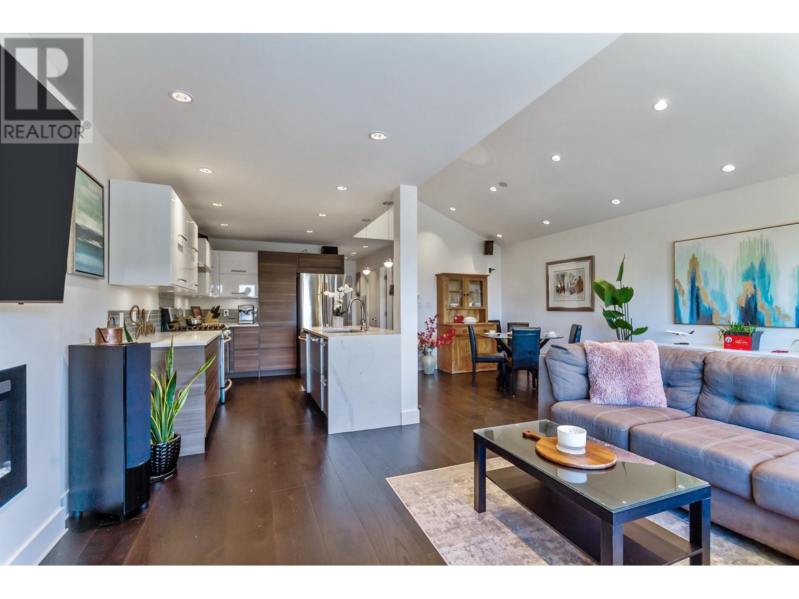 384 E 4TH STREET, North Vancouver