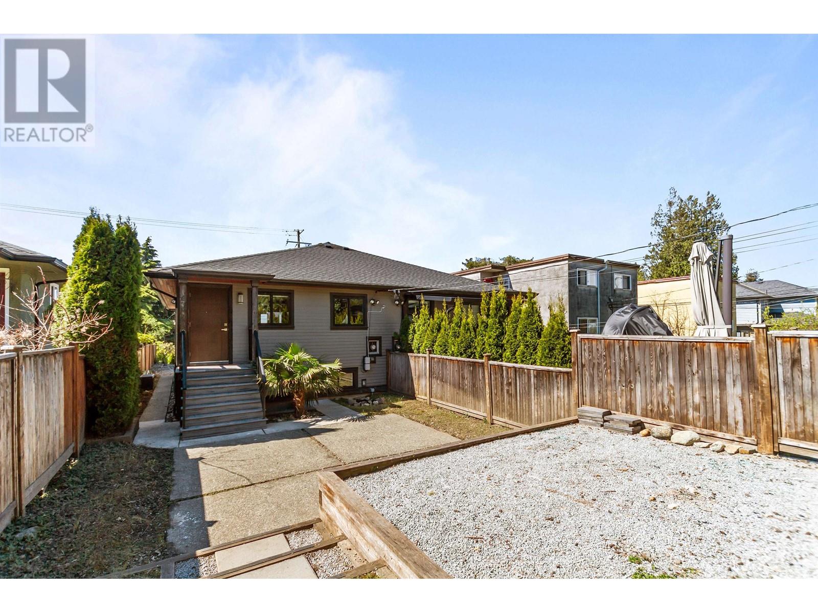 384 E 4TH STREET, North Vancouver
