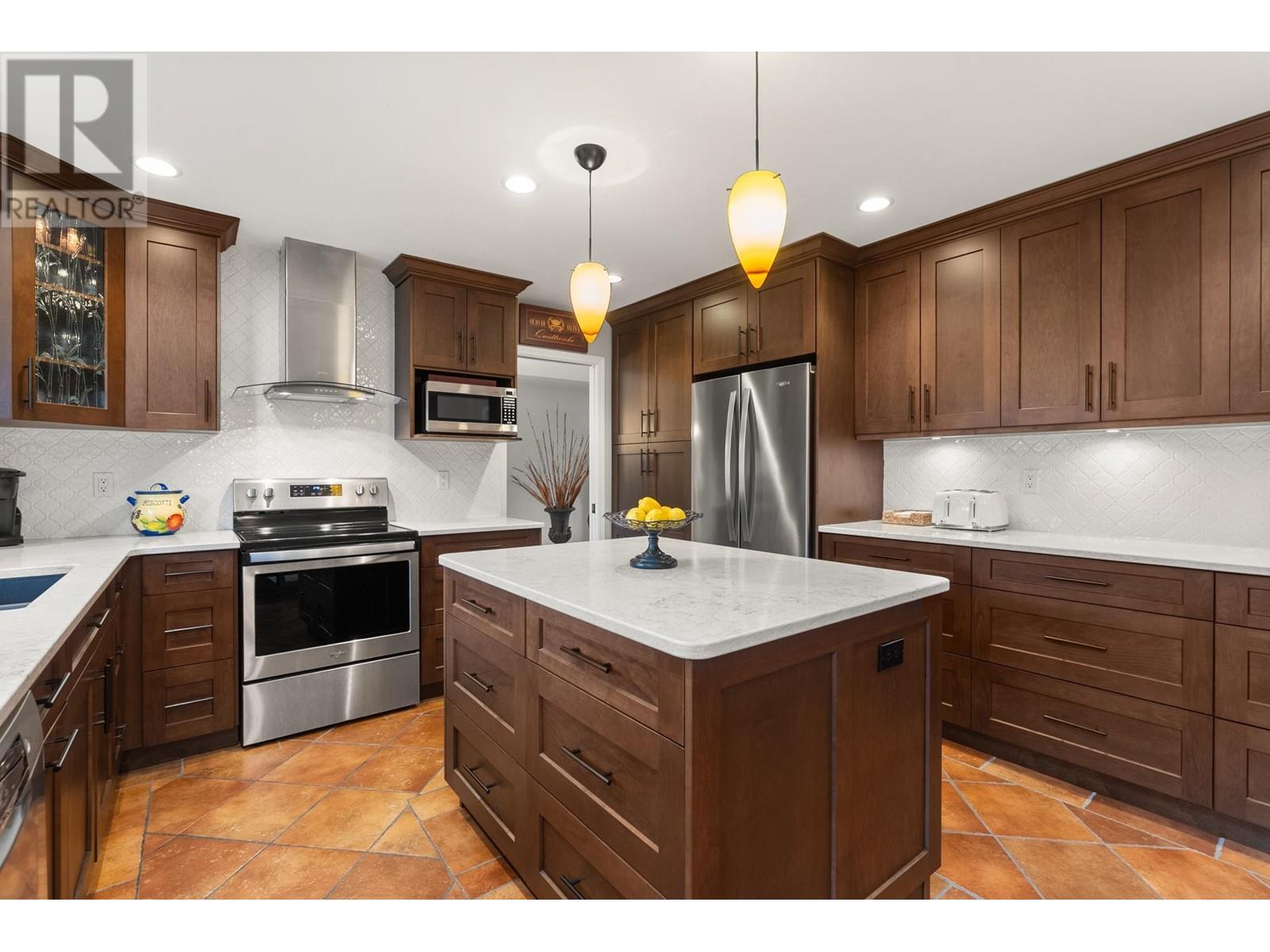 5676 GREEN Place, Delta