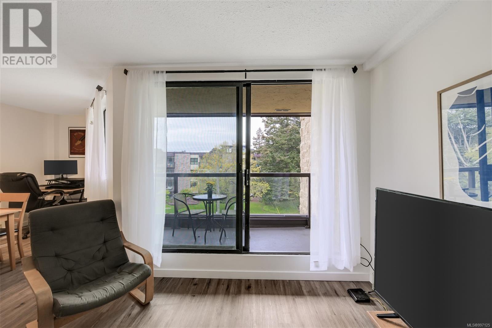 410 1745 Leighton Road, Victoria