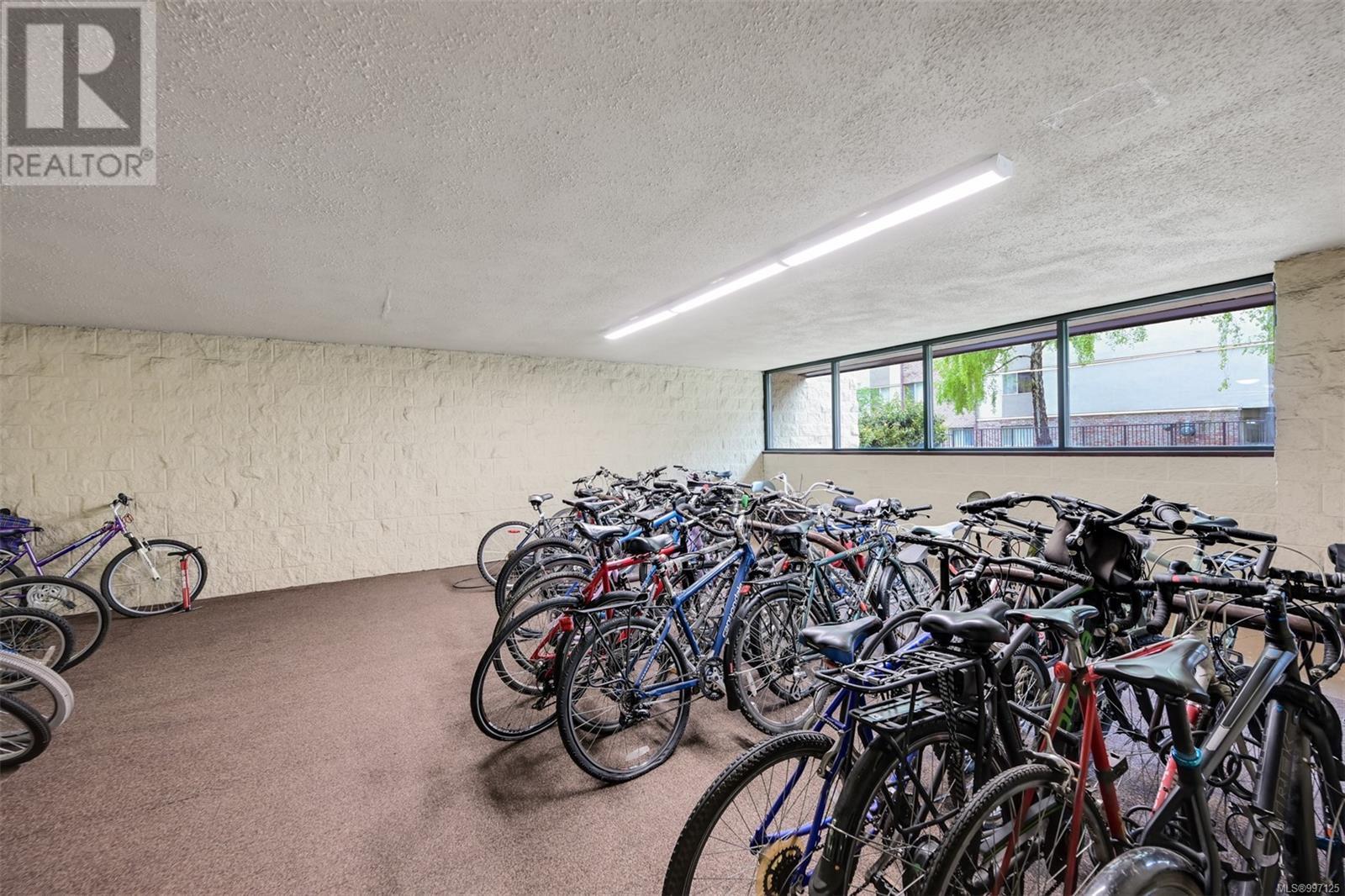 410 1745 Leighton Road, Victoria