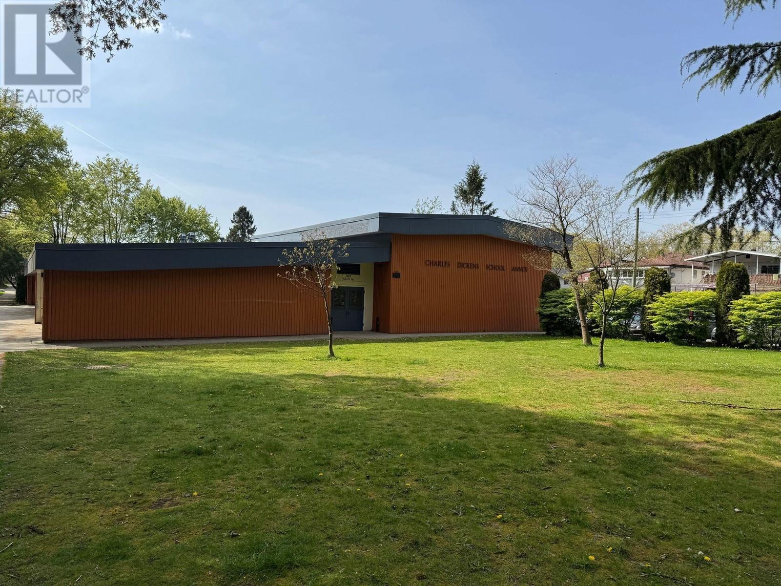 996 E 23RD AVENUE, Vancouver