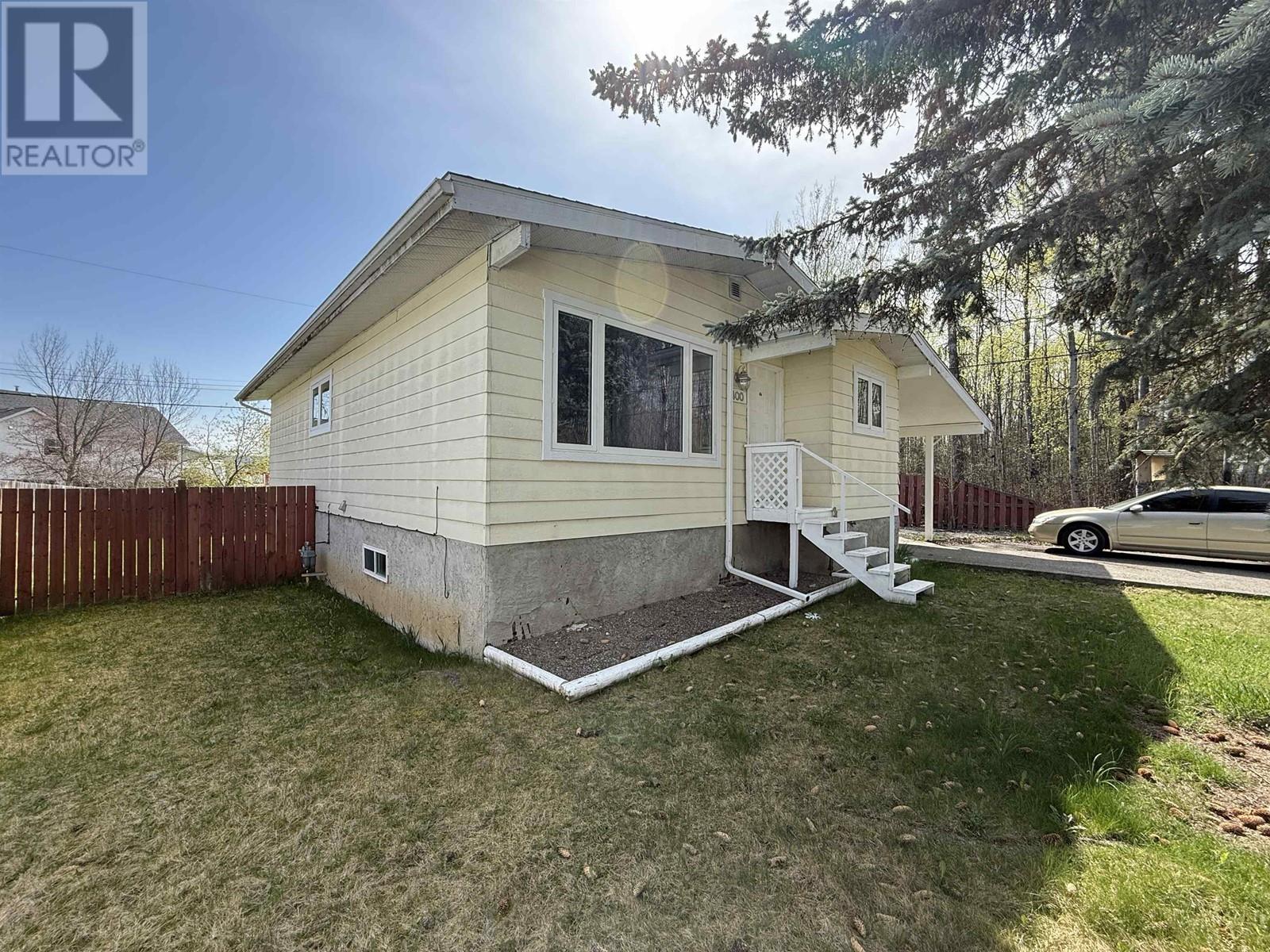 400 PIERCE CRESCENT, Quesnel