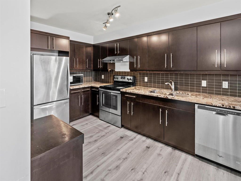 Photo 3 of 317 235 Bridgeland Drive S, Winnipeg MB