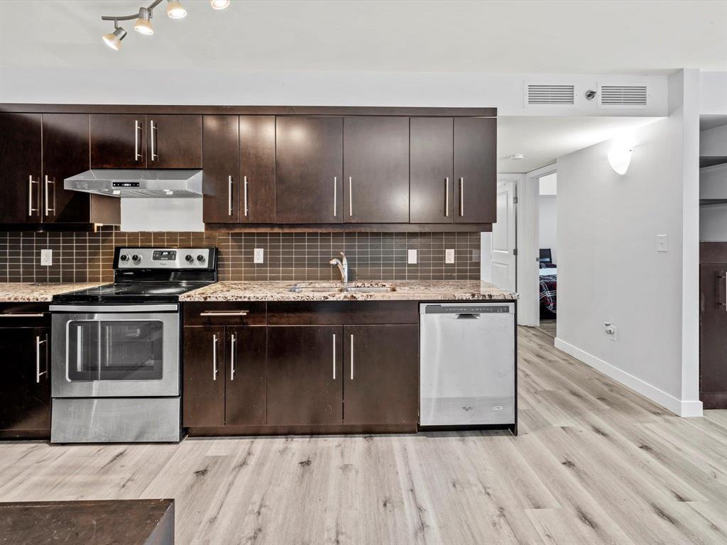 Photo 4 of 317 235 Bridgeland Drive S, Winnipeg MB