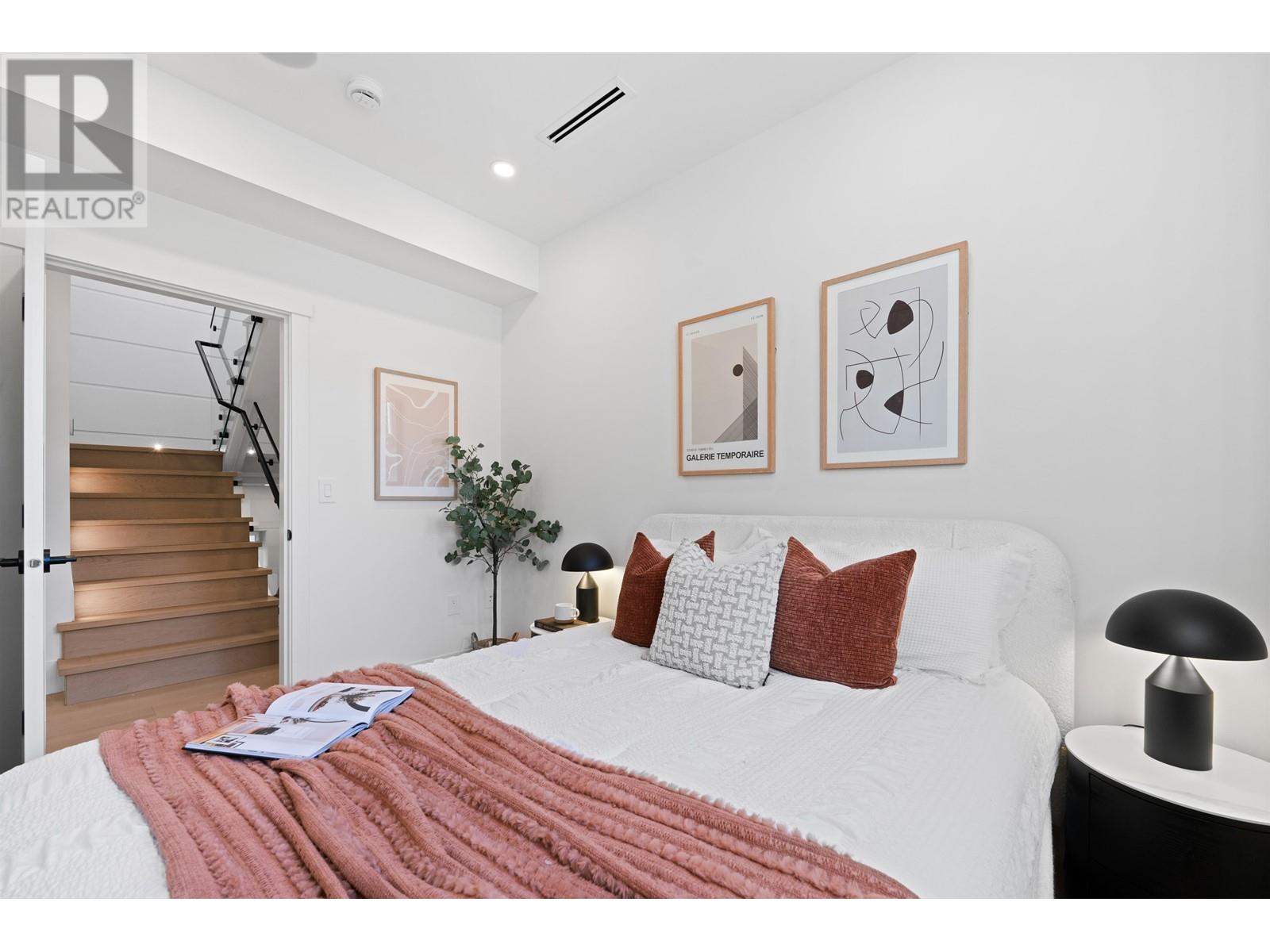 1 462 E 19TH AVENUE, Vancouver