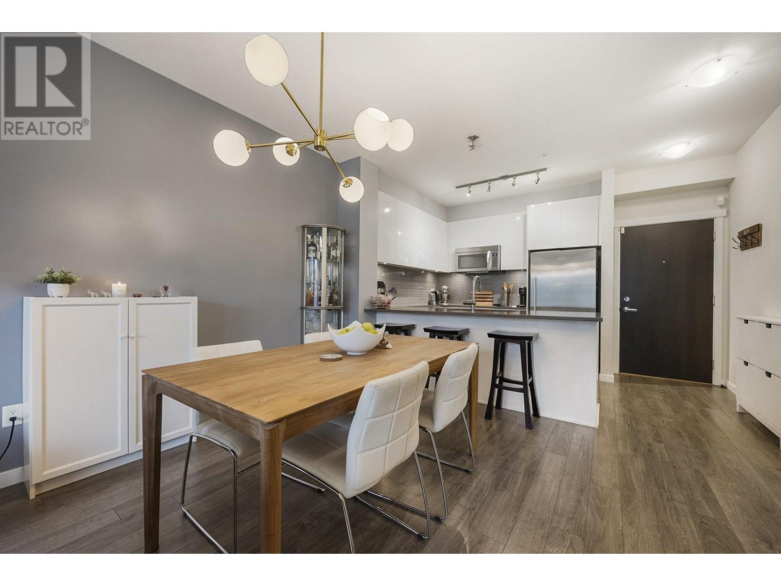 203 2665 MOUNTAIN HIGHWAY, North Vancouver