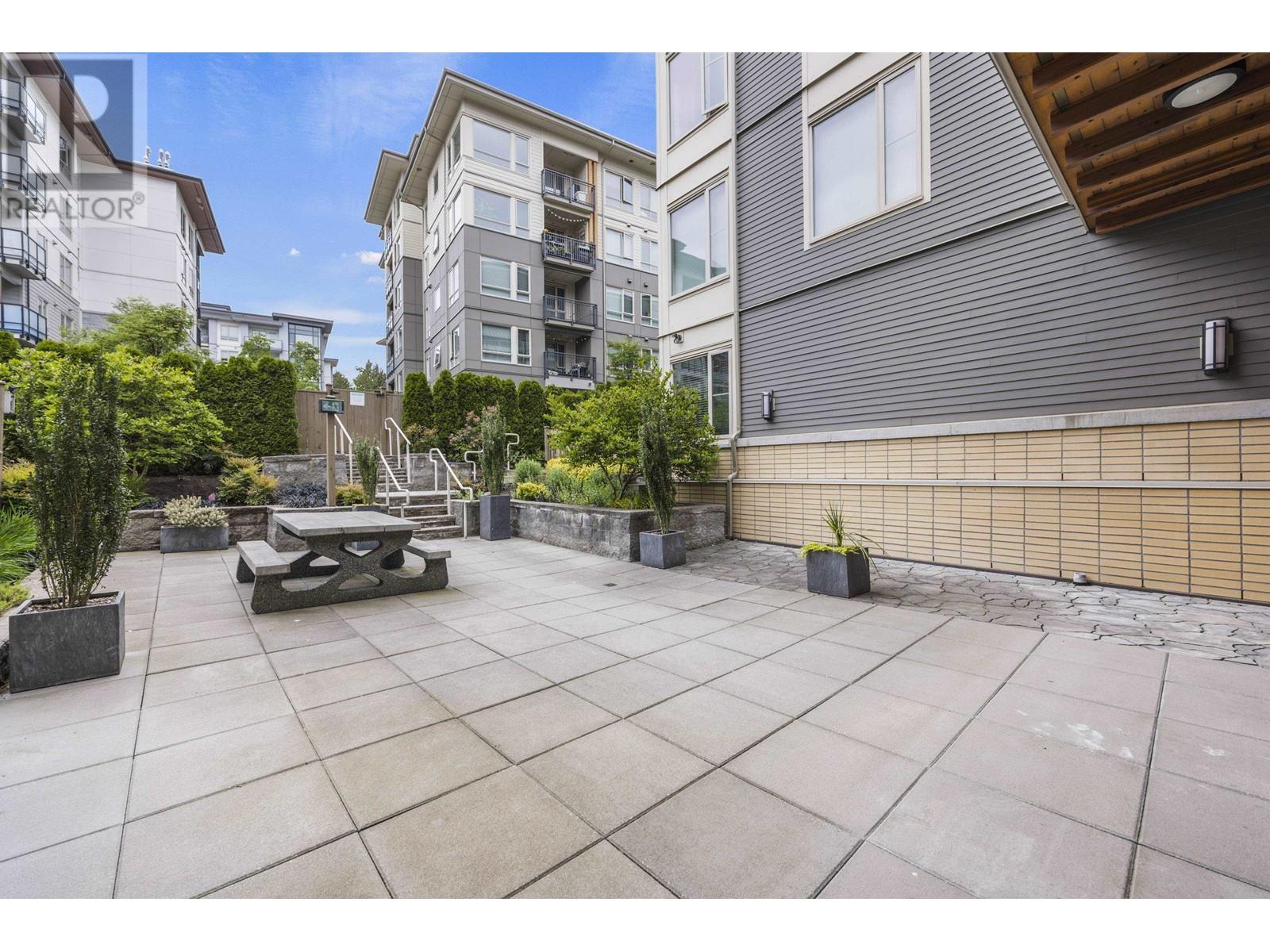 203 2665 MOUNTAIN HIGHWAY, North Vancouver