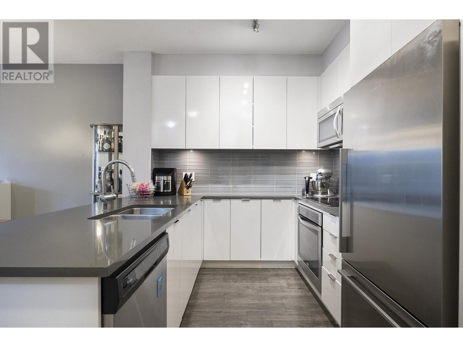 203 2665 MOUNTAIN HIGHWAY, North Vancouver