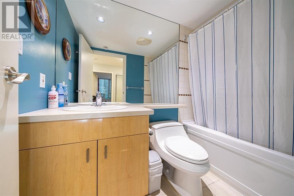 1067 MARINASIDE CRESCENT, Vancouver