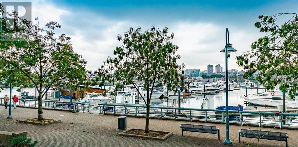 1067 MARINASIDE CRESCENT, Vancouver
