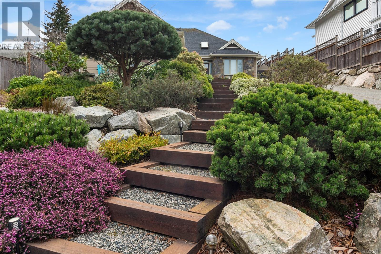 174 Sunningdale Rd E, Qualicum Beach