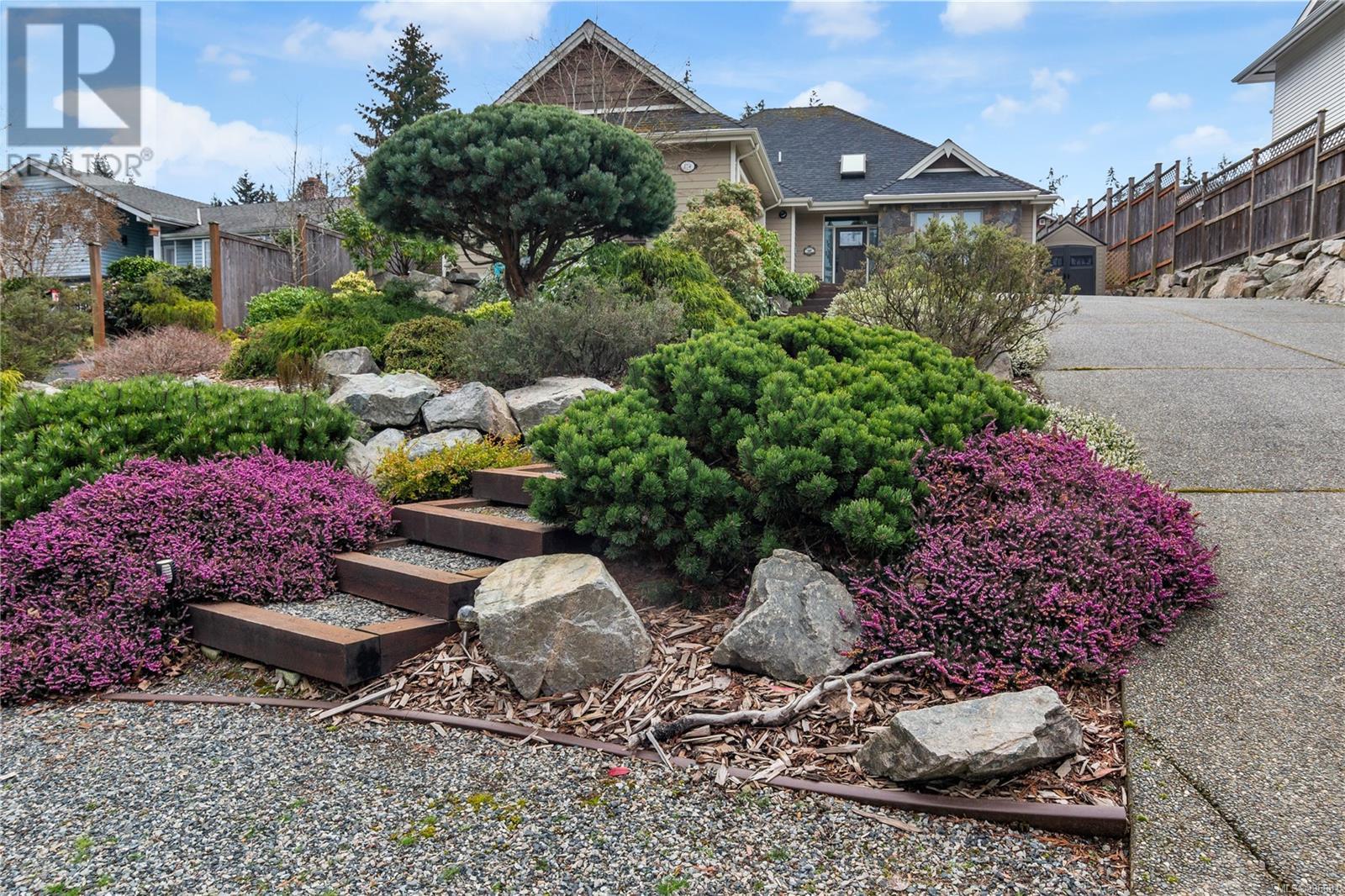 174 Sunningdale Rd E, Qualicum Beach