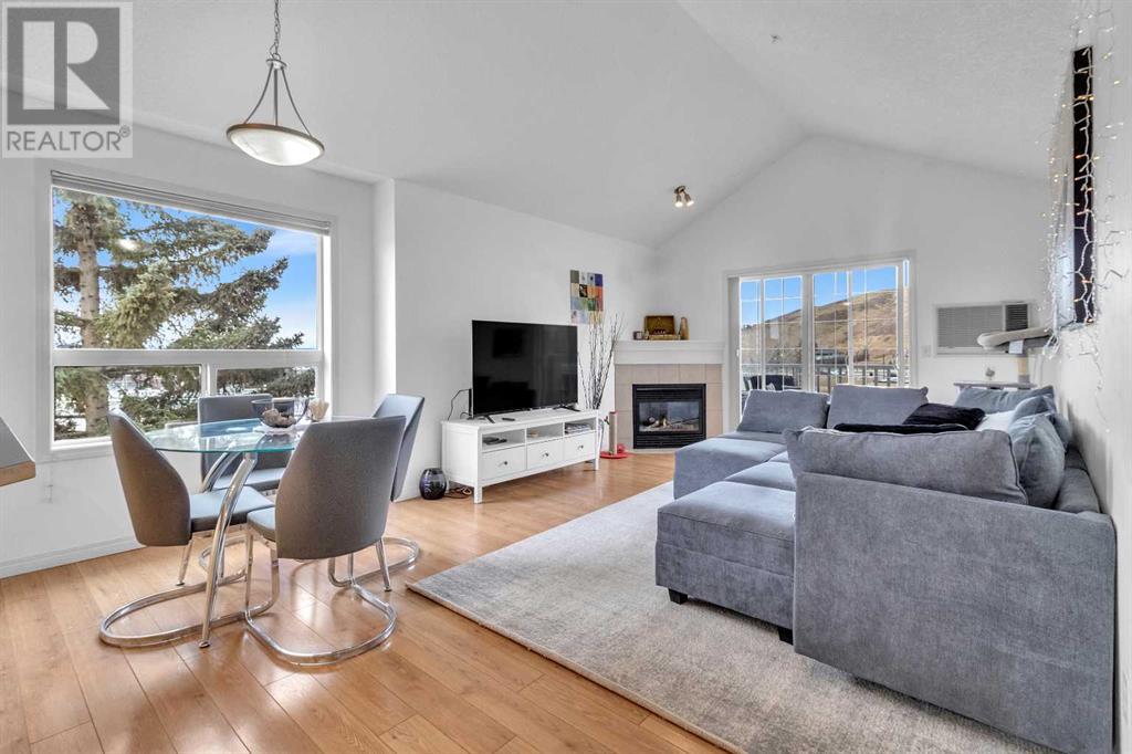 128 Centre Avenue, Cochrane