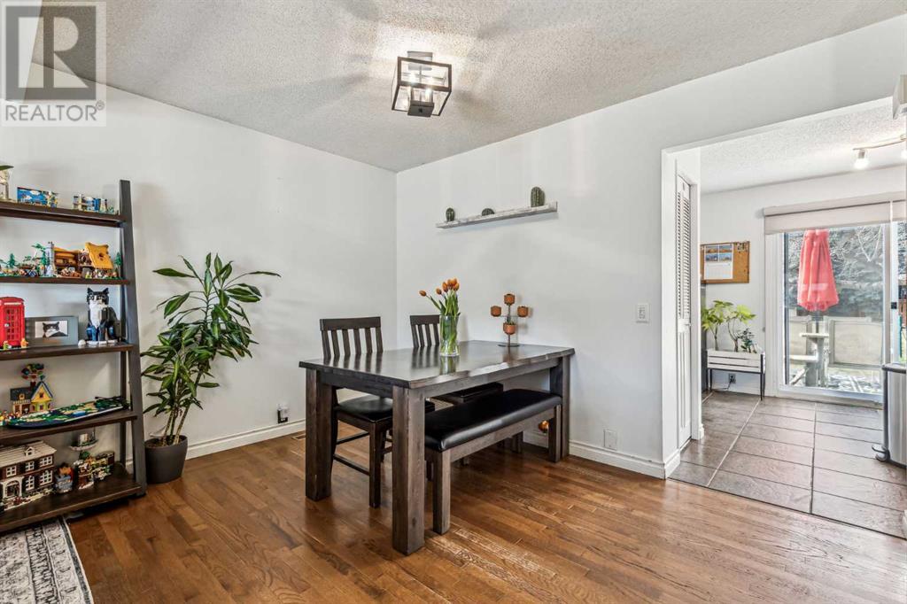 Single Family House for Sale in  Coach Manor Rise SW Coach Hill Calgary 