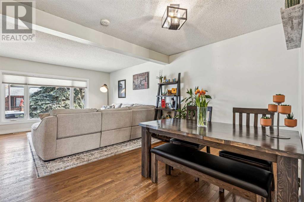 Single Family House for Sale in  Coach Manor Rise SW Coach Hill Calgary 