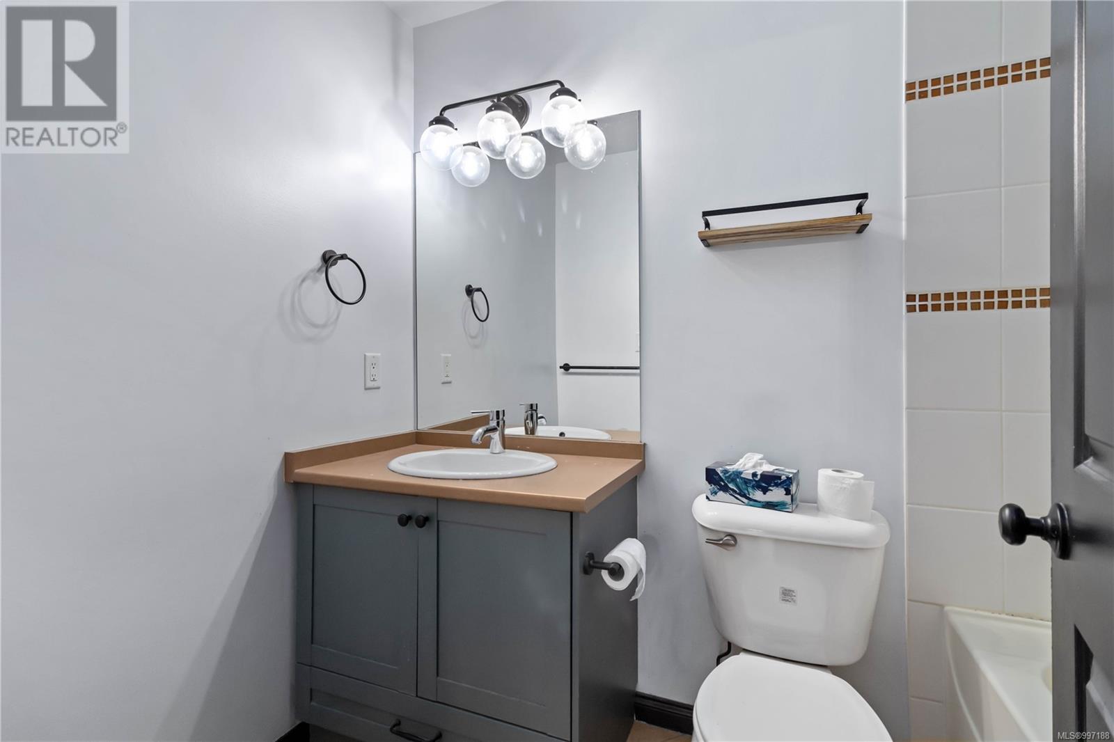 303 821 Goldstream Avenue, Langford