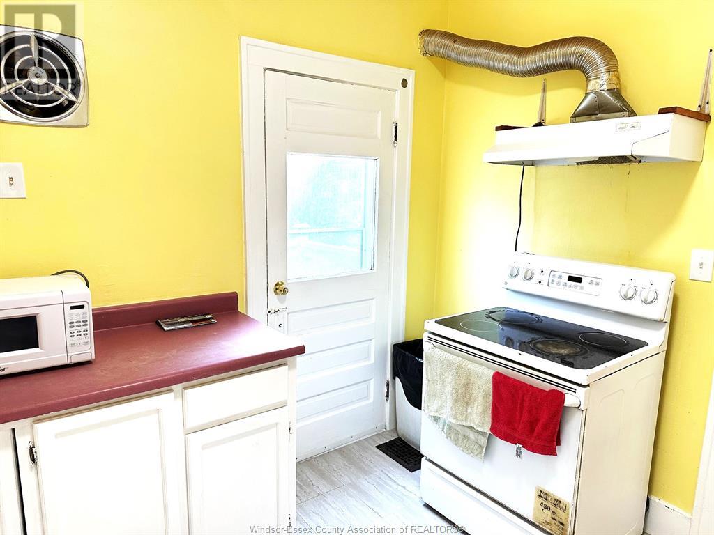 Photo 10 of 726 Partington, Windsor ON