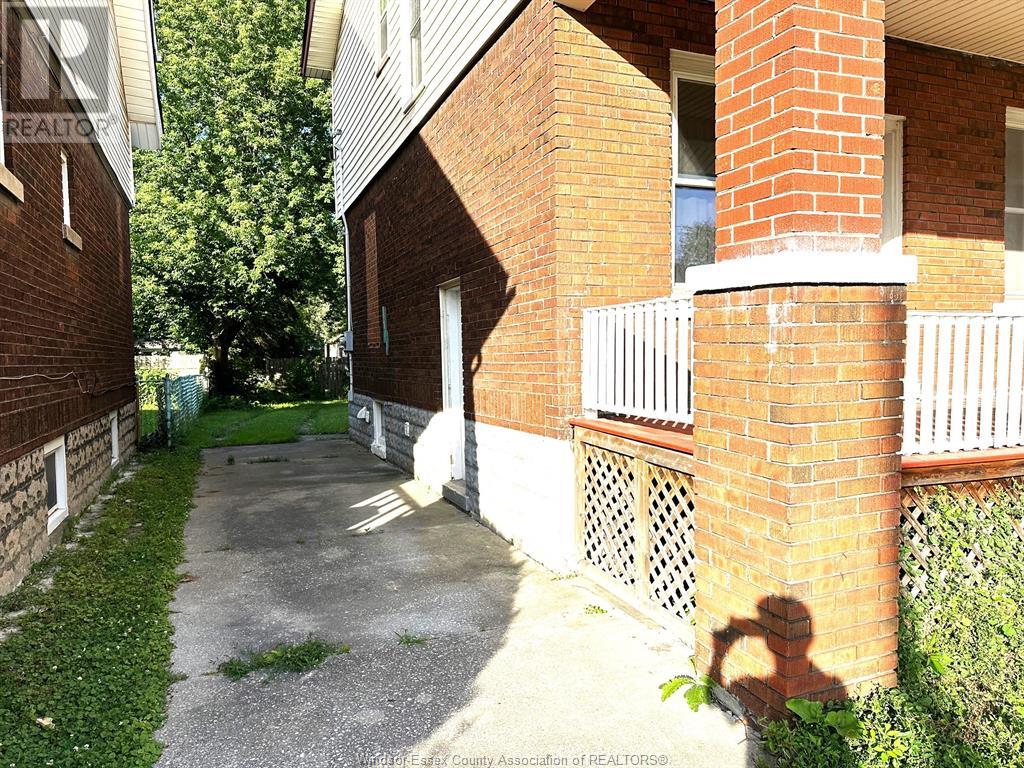 Photo 32 of 726 Partington, Windsor ON