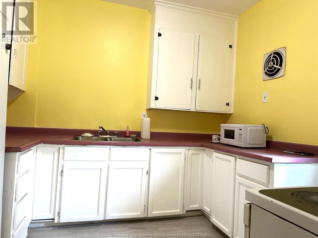 Photo 8 of 726 Partington, Windsor ON