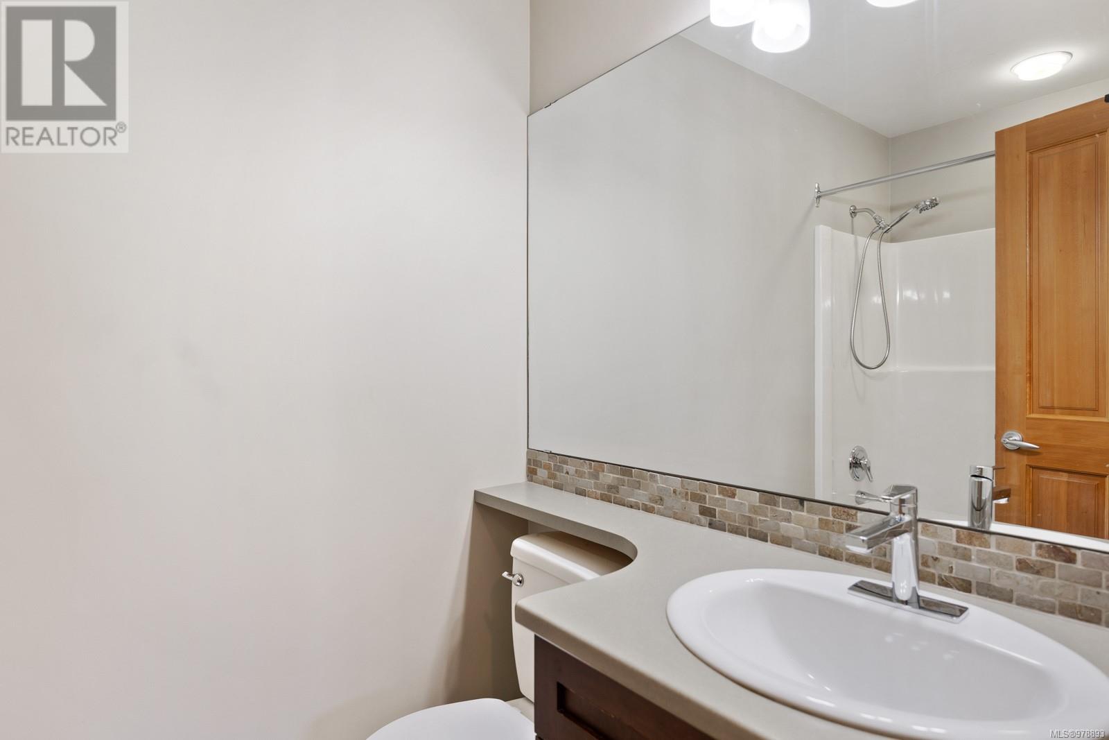 144 2300 Mansfield Dr, Courtenay real estate listing 978893