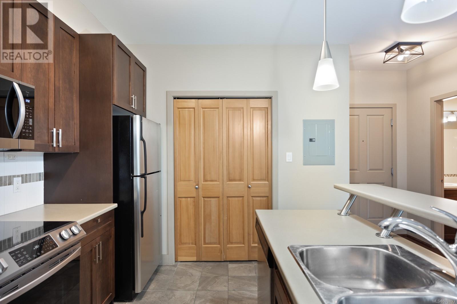 144 2300 Mansfield Dr, Courtenay real estate listing 978893