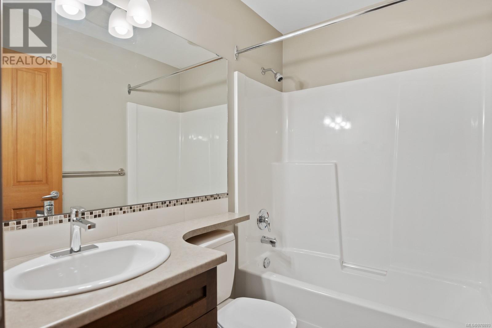 144 2300 Mansfield Dr, Courtenay real estate listing 978893