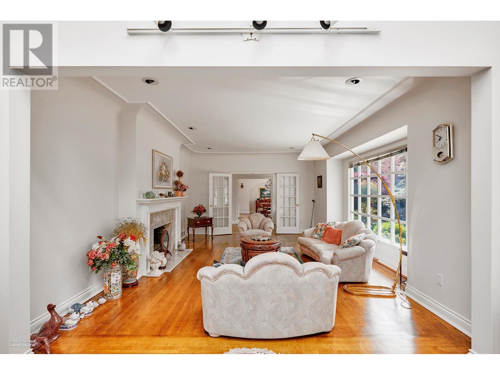 Photo 2 of 1355 W 33rd Avenue, Vancouver BC