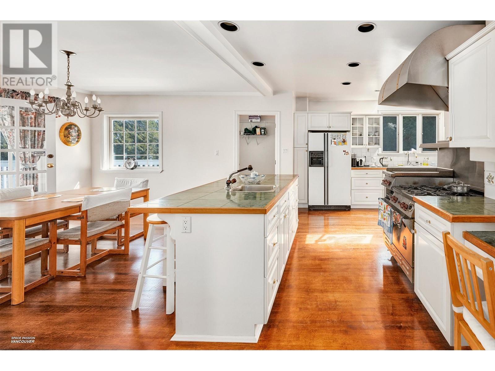 Photo 6 of 1355 W 33rd Avenue, Vancouver BC