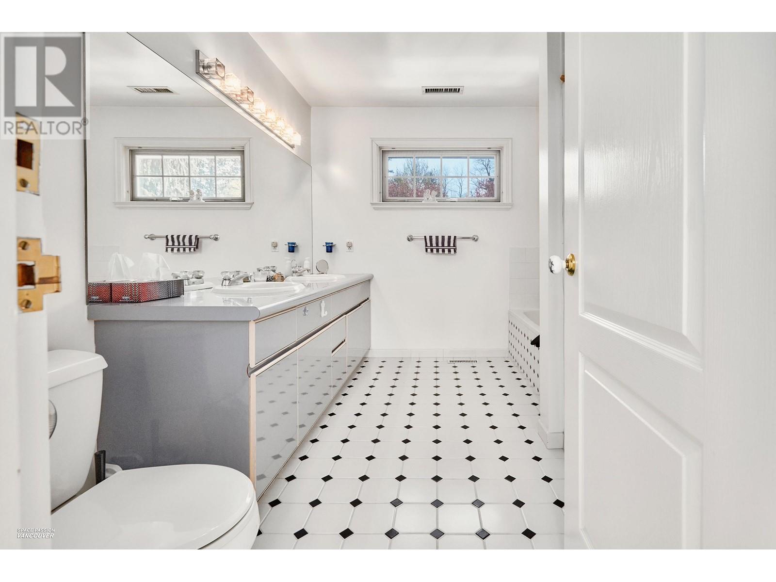 Photo 19 of 1355 W 33rd Avenue, Vancouver BC