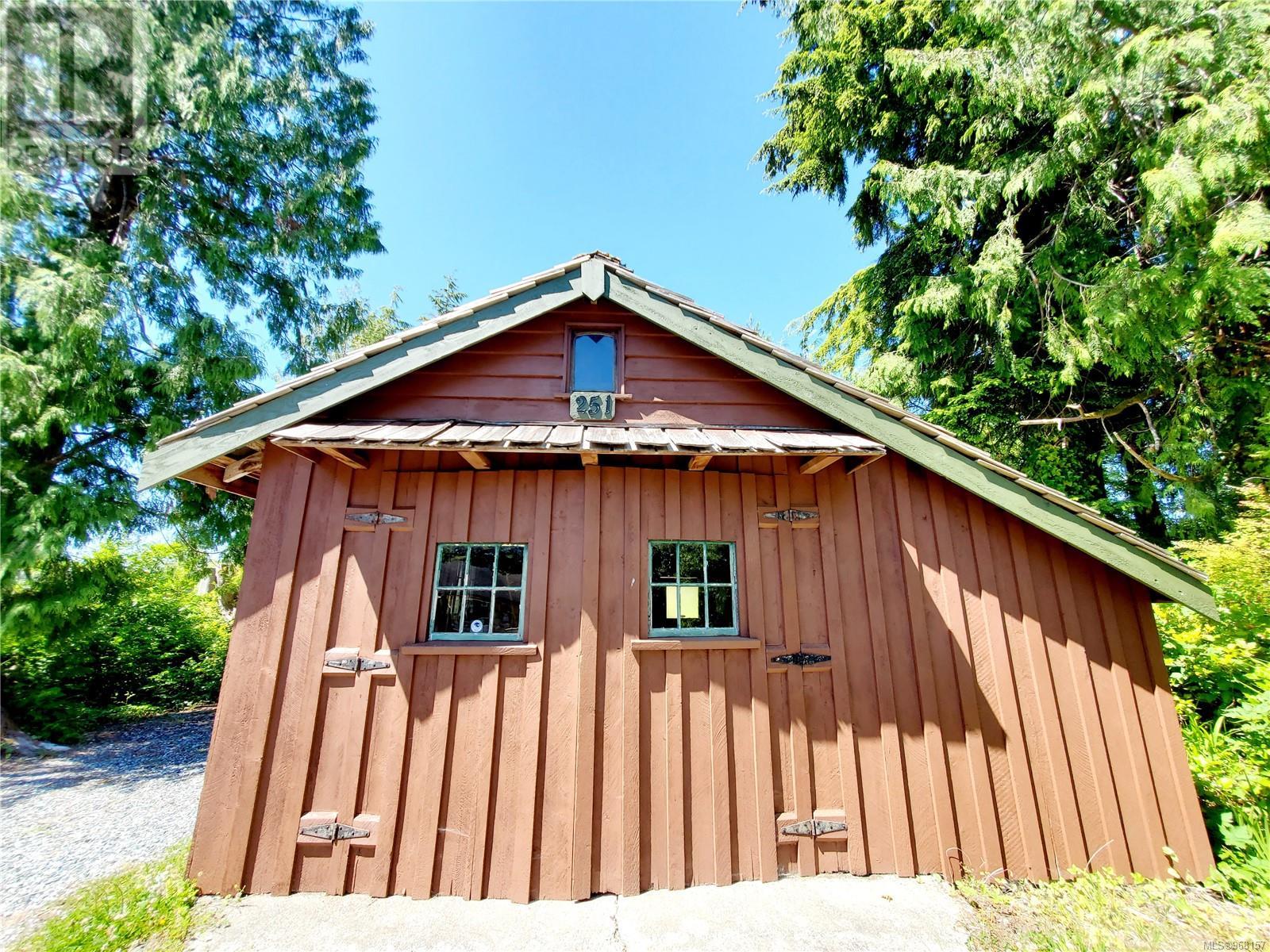 251 Campbell St, Tofino