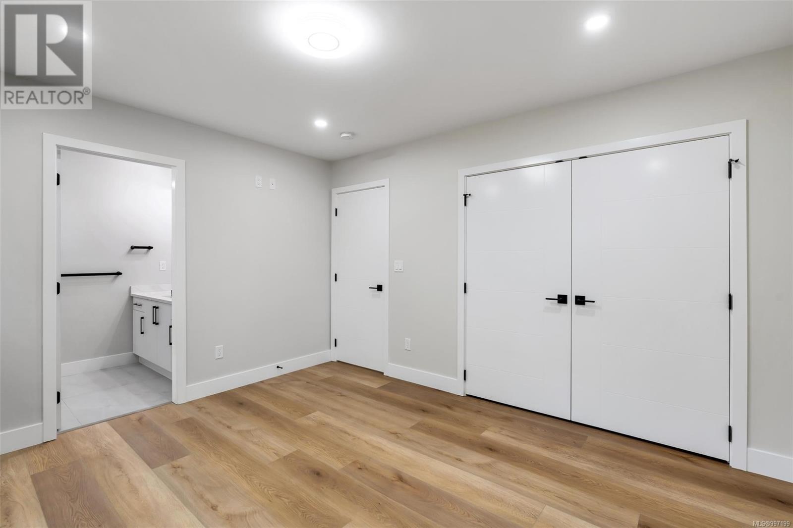 1743 San Juan Ave, Saanich
