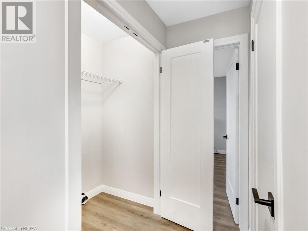 Photo 25 of 52 Fieldgate Drive, Brantford ON