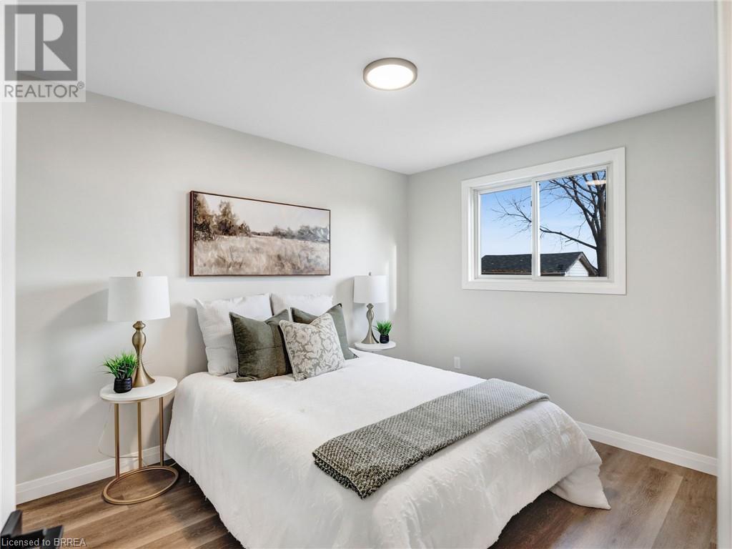 Photo 19 of 52 Fieldgate Drive, Brantford ON