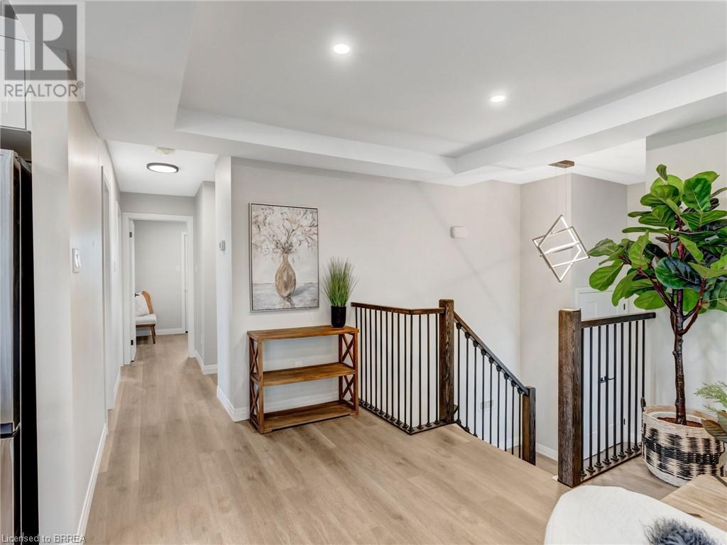 Photo 7 of 52 Fieldgate Drive, Brantford ON