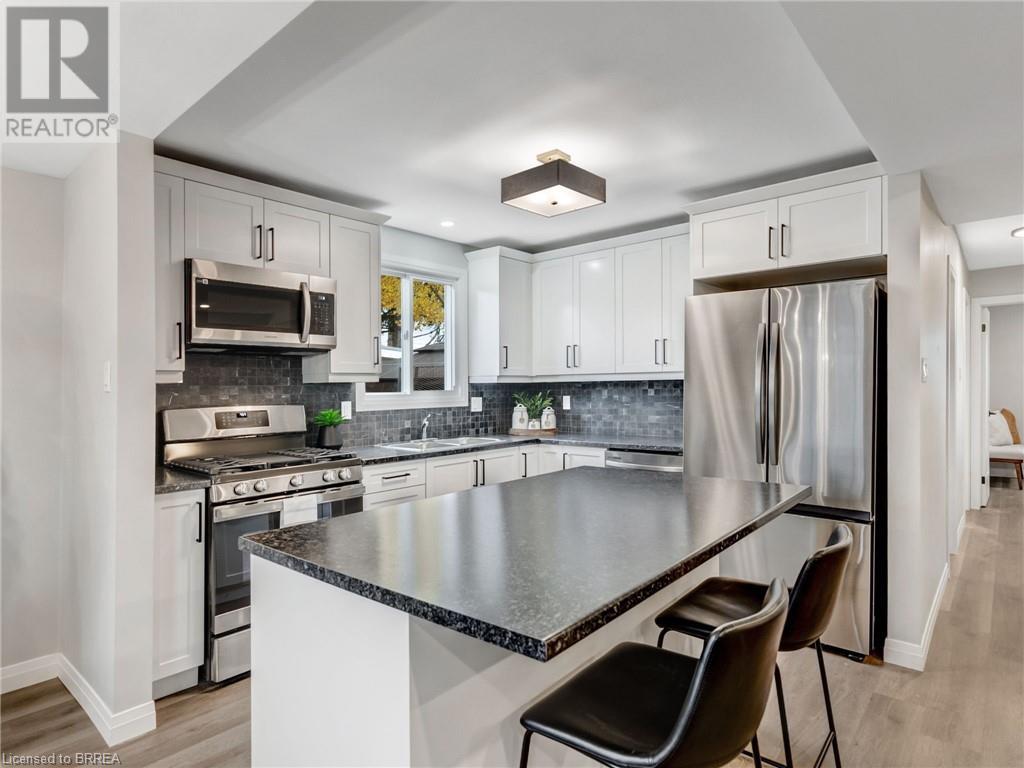 Photo 15 of 52 Fieldgate Drive, Brantford ON