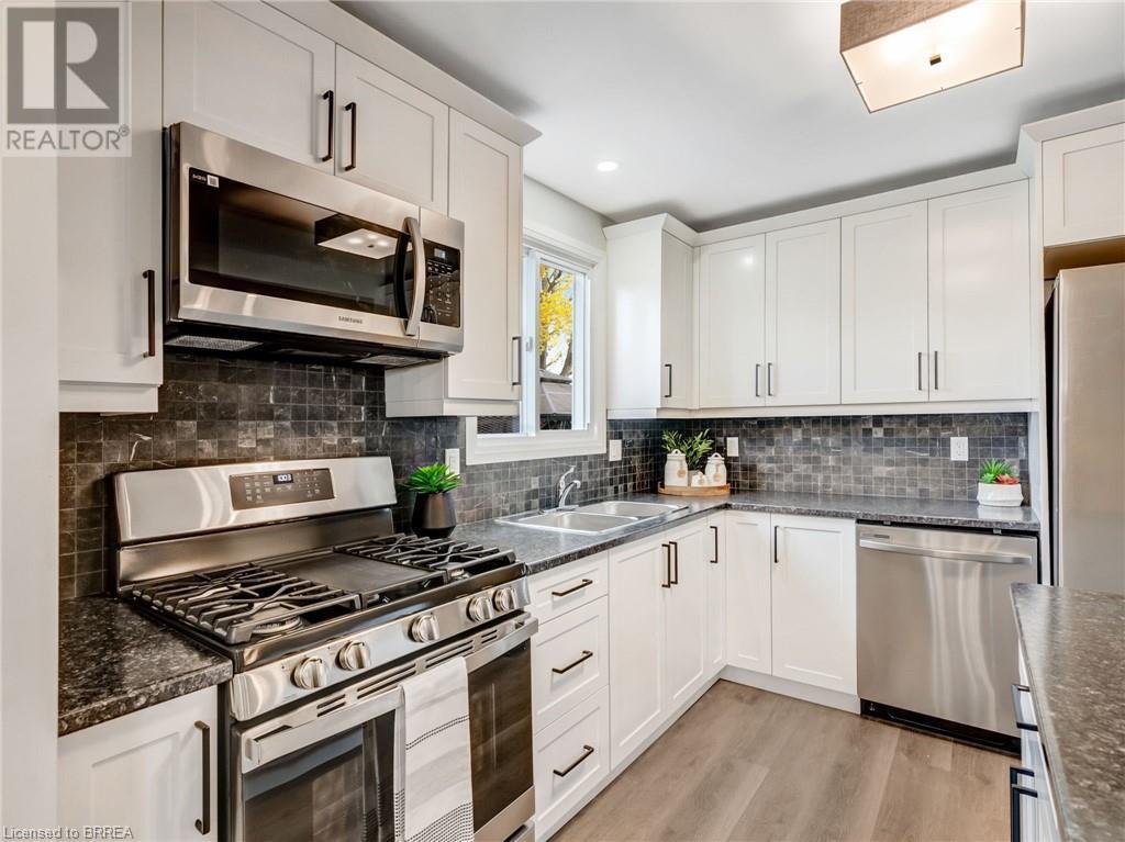 Photo 18 of 52 Fieldgate Drive, Brantford ON